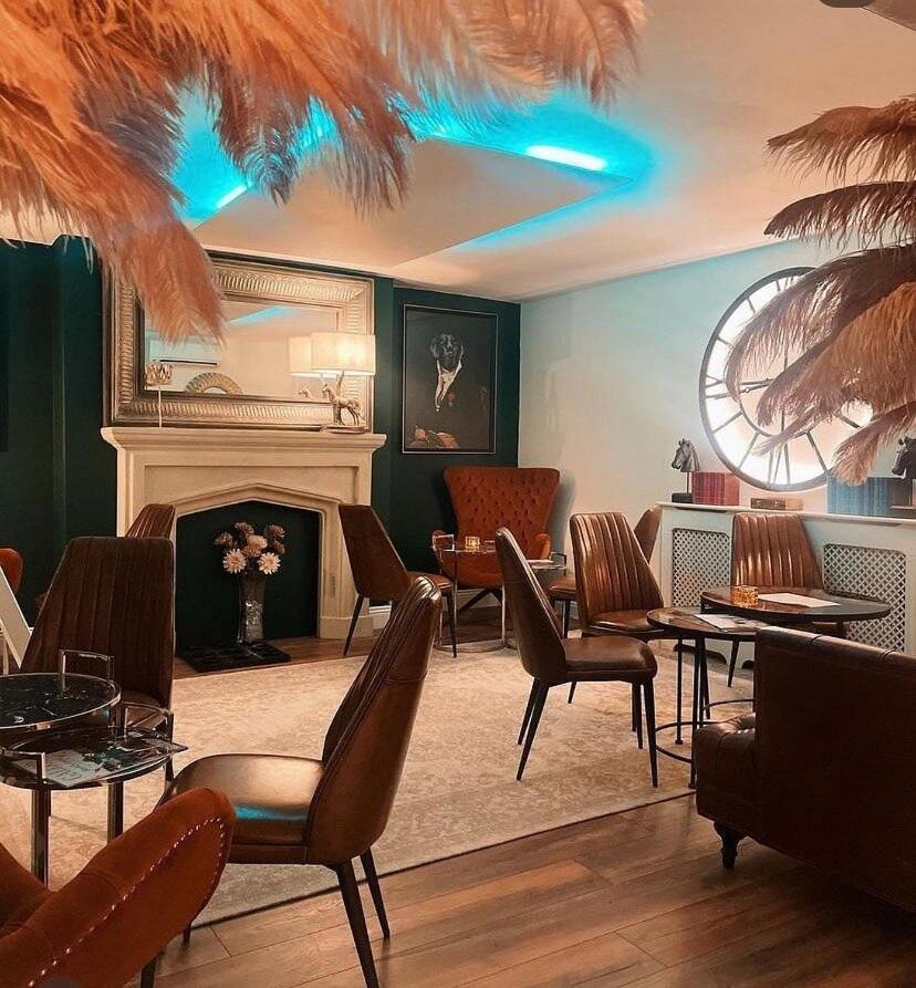 Hotel Clarence Court 4*